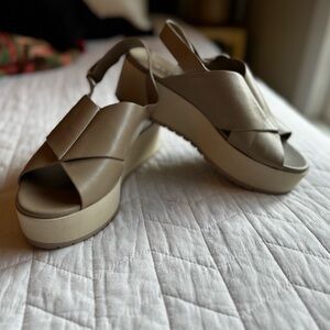 Vince Jenaya Chunky Heeled Platform Sandal Light Straw